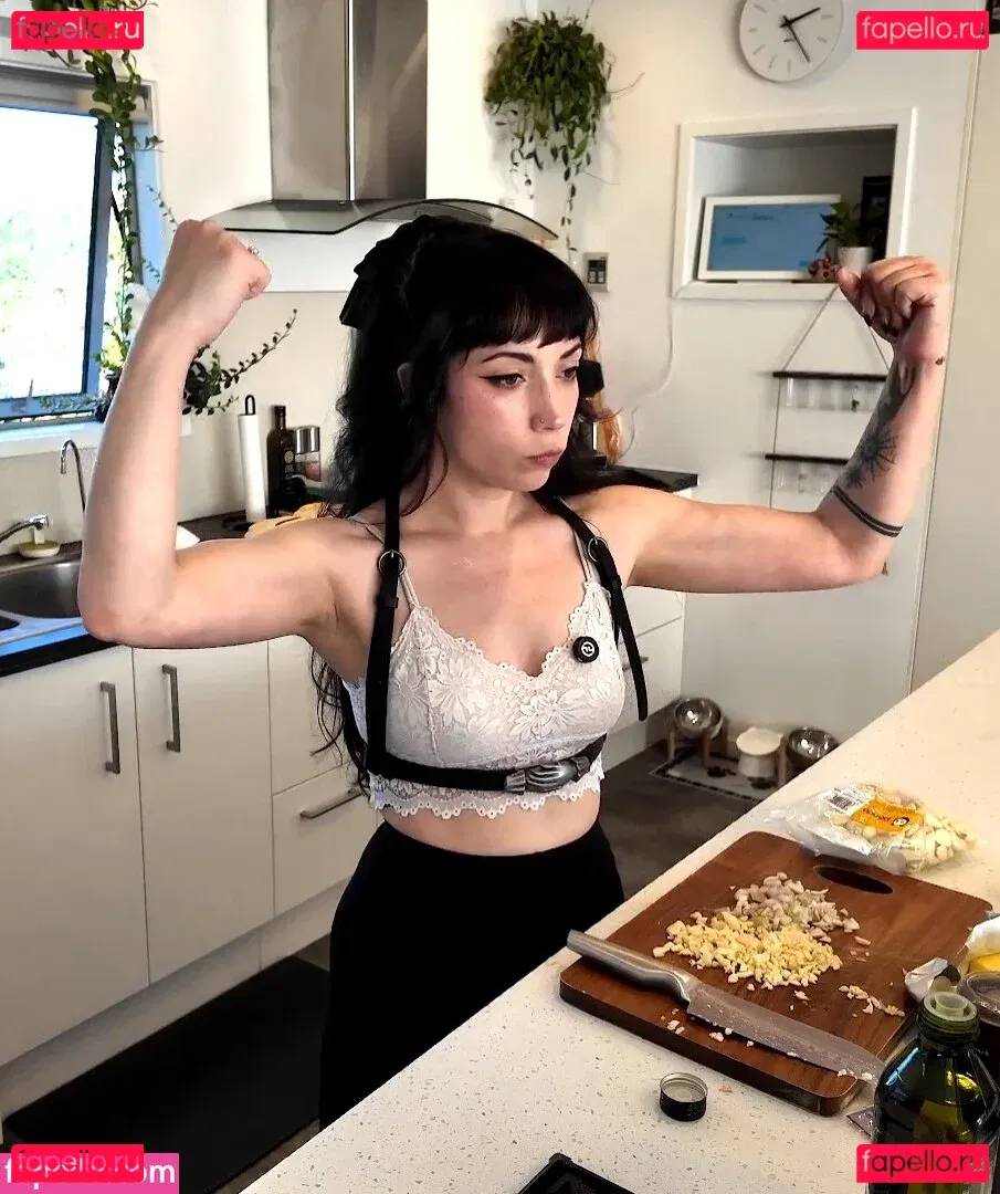 Layna Lazar Onlyfans Photo Gallery 