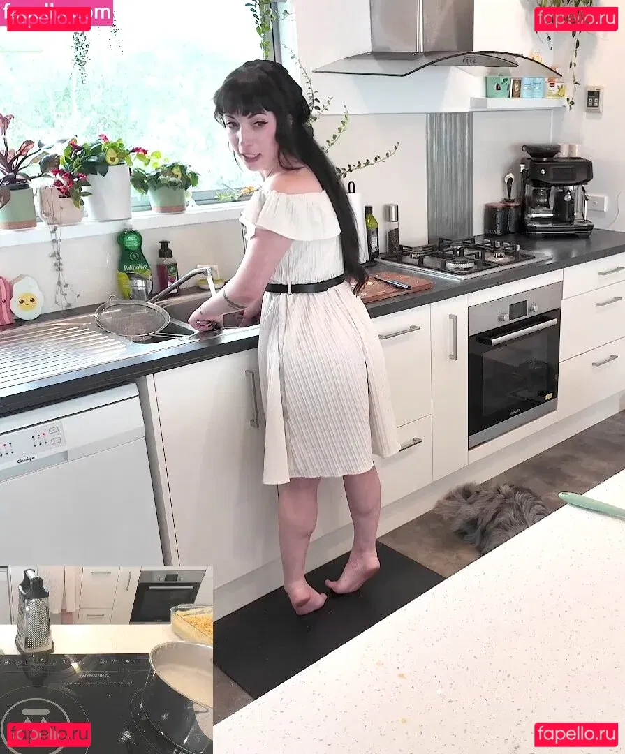 Layna Lazar Onlyfans Photo Gallery 