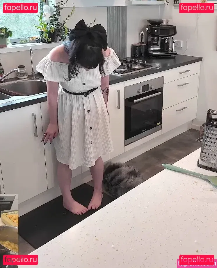 Layna Lazar Onlyfans Photo Gallery 