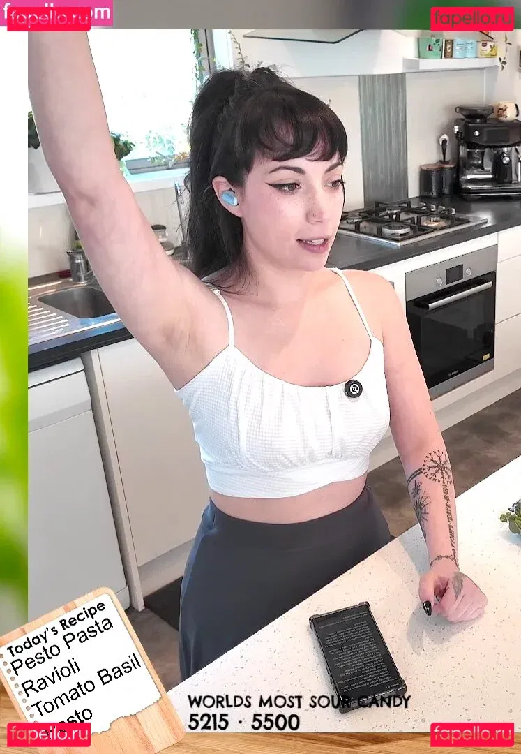 Layna Lazar Onlyfans Photo Gallery 