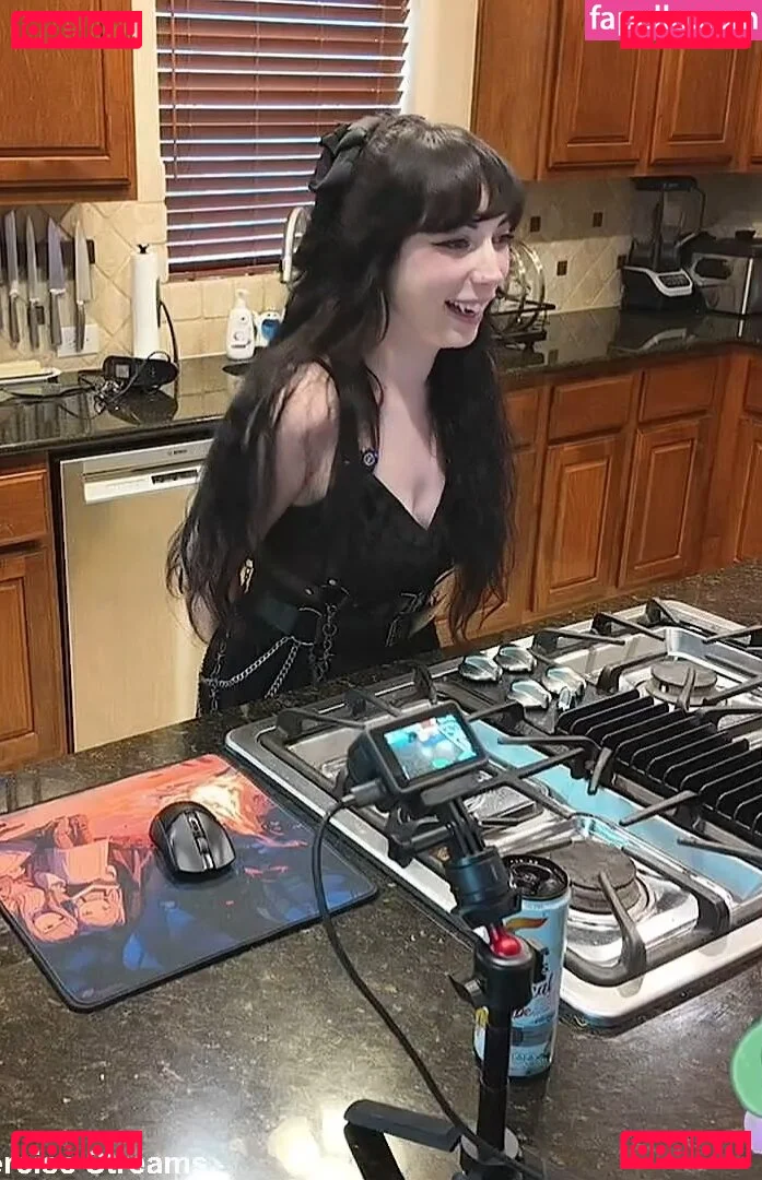 Layna Lazar Onlyfans Photo Gallery 