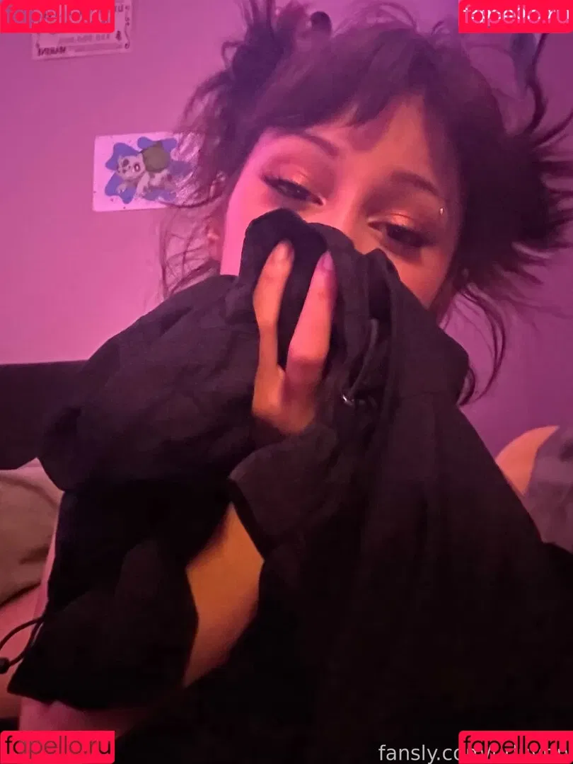 urluvrin Onlyfans Photo Gallery 