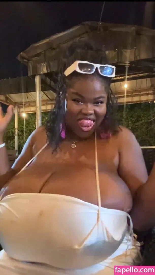 Chioma Lovv Onlyfans Photo Gallery 