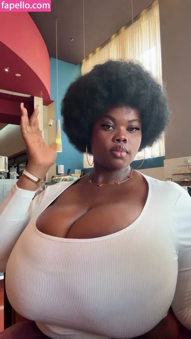 Chioma Lovv Onlyfans Photo Gallery 