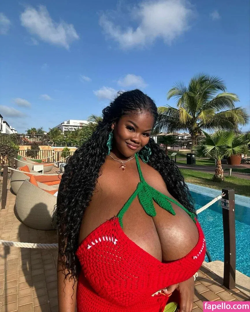 Chioma Lovv Onlyfans Photo Gallery 