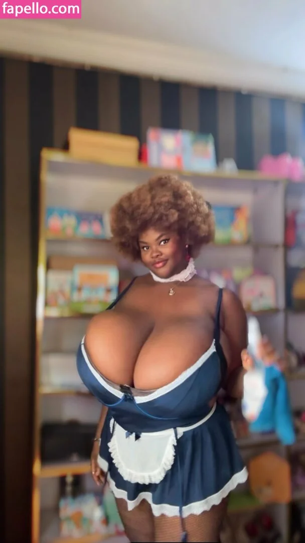 Chioma Lovv Onlyfans Photo Gallery 
