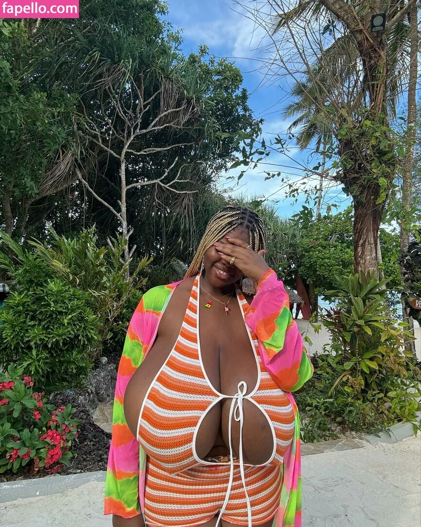 Chioma Lovv Onlyfans Photo Gallery 