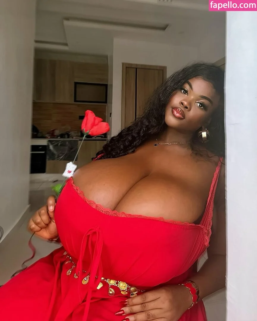 Chioma Lovv Onlyfans Photo Gallery 