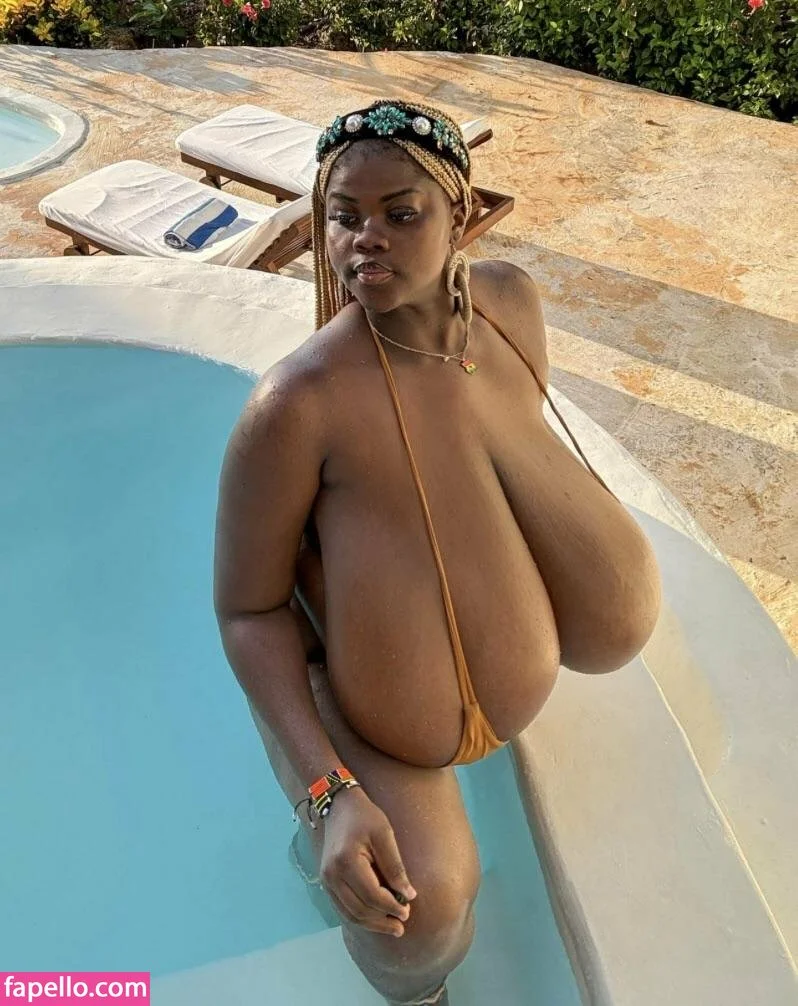Chioma Lovv Onlyfans Photo Gallery 