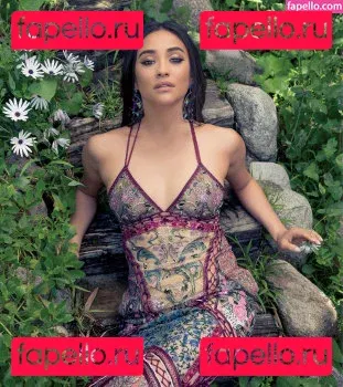Shay Mitchell Onlyfans Photo Gallery 