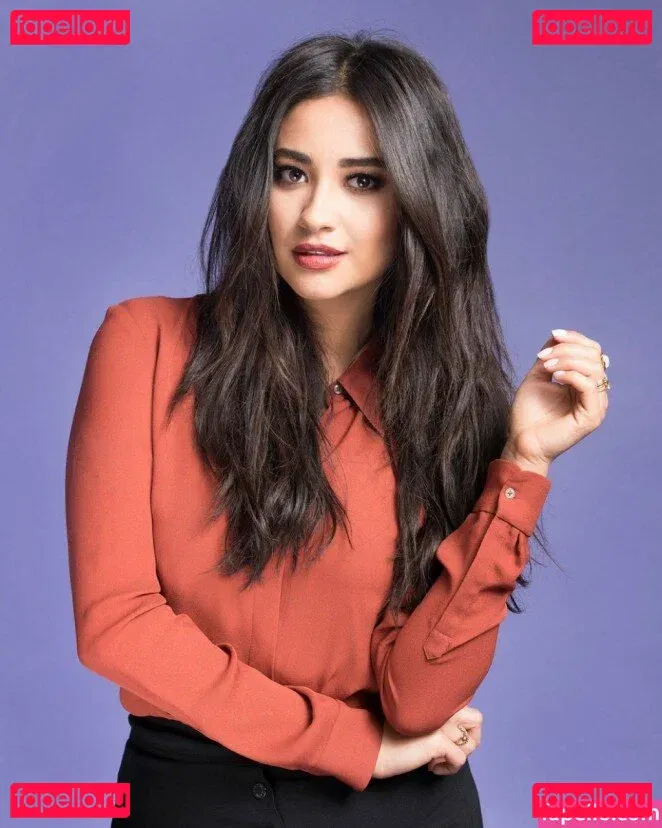 Shay Mitchell Onlyfans Photo Gallery 