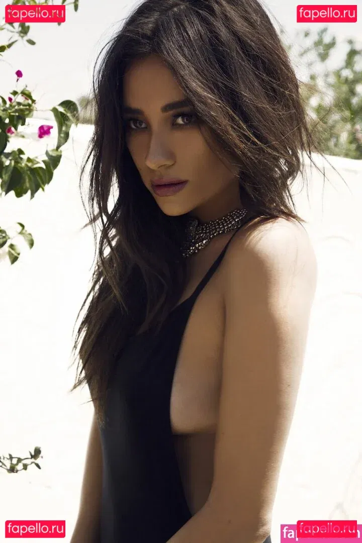 Shay Mitchell Onlyfans Photo Gallery 