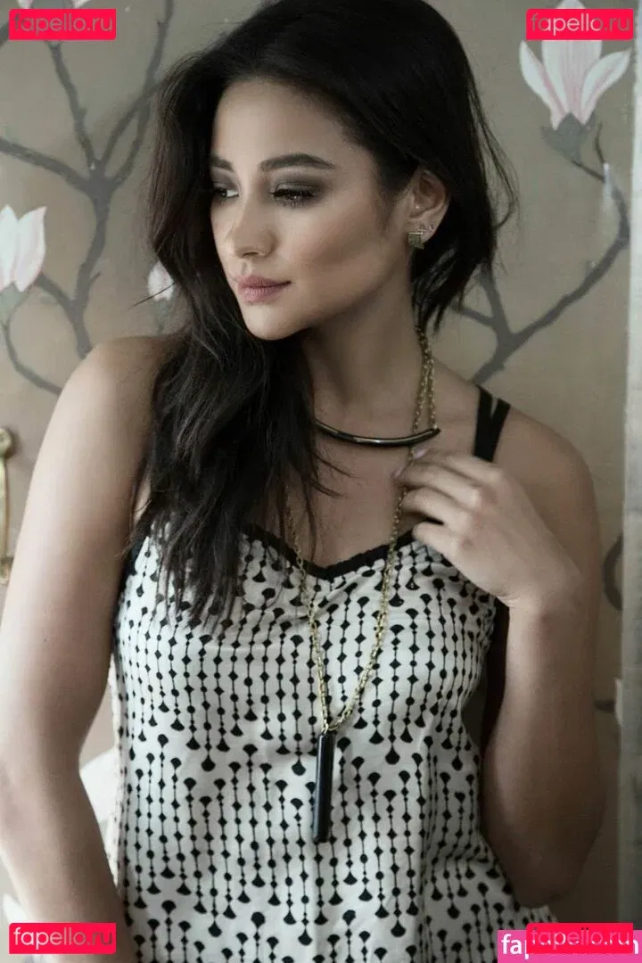 Shay Mitchell Onlyfans Photo Gallery 