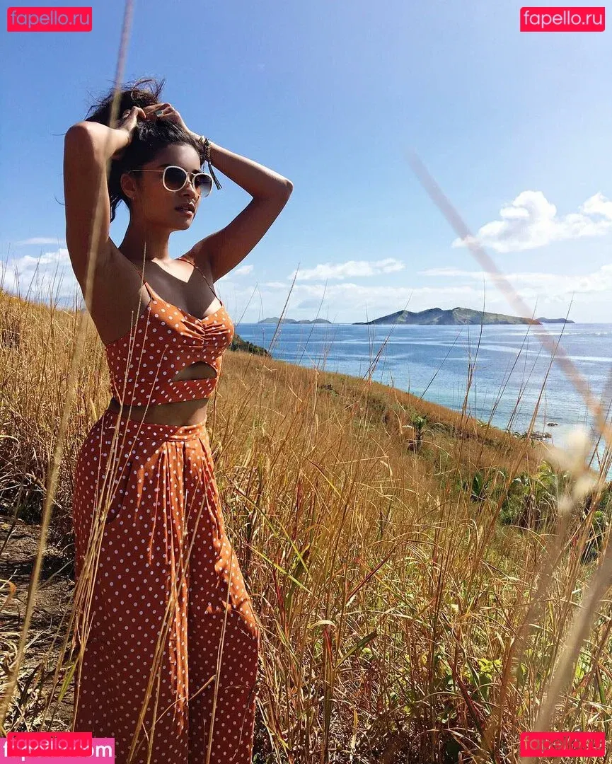 Shay Mitchell Onlyfans Photo Gallery 