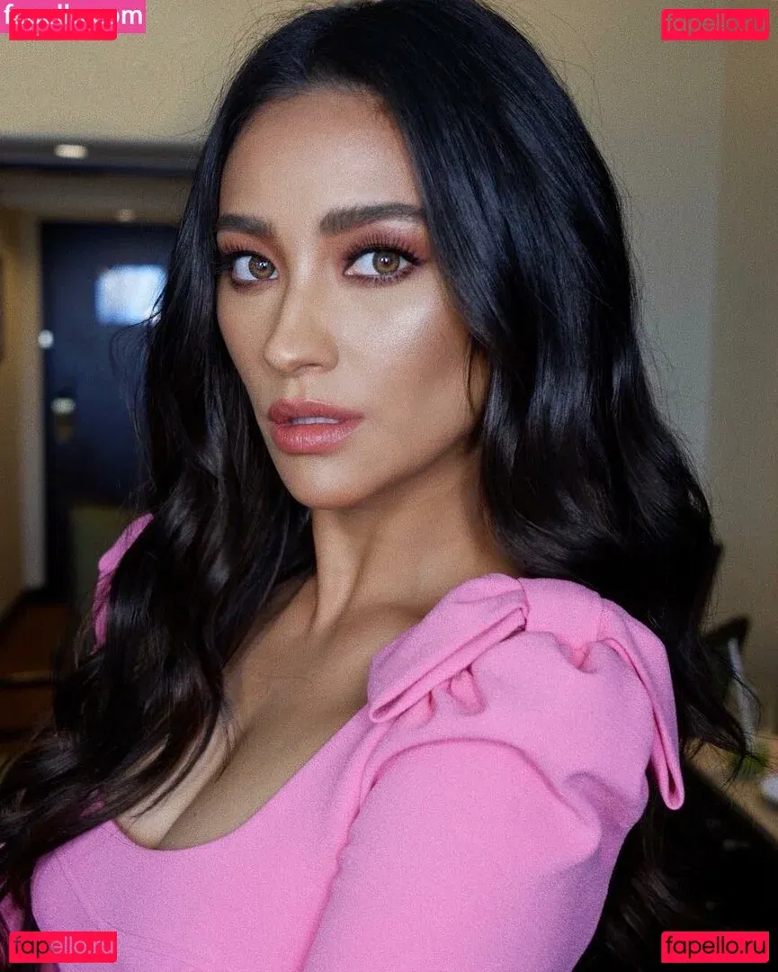 Shay Mitchell Onlyfans Photo Gallery 