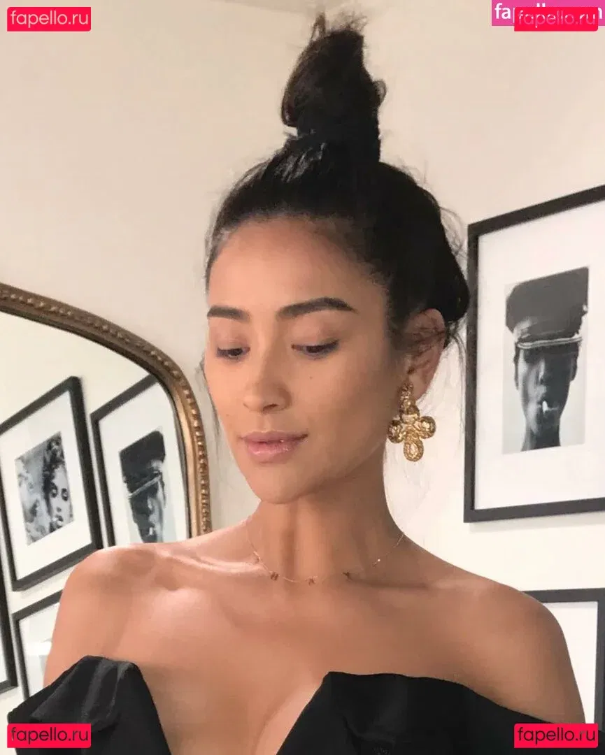 Shay Mitchell Onlyfans Photo Gallery 