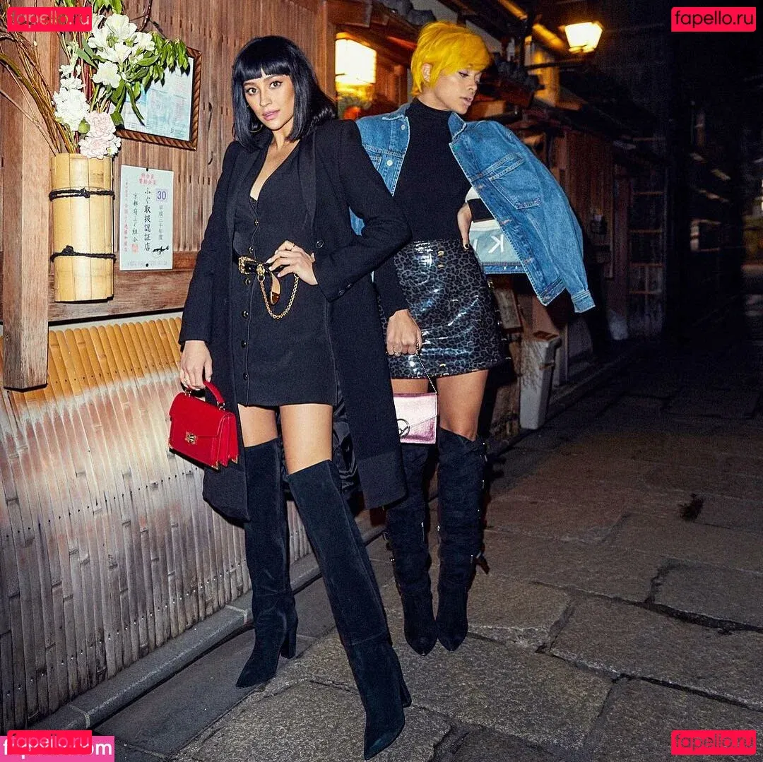 Shay Mitchell Onlyfans Photo Gallery 