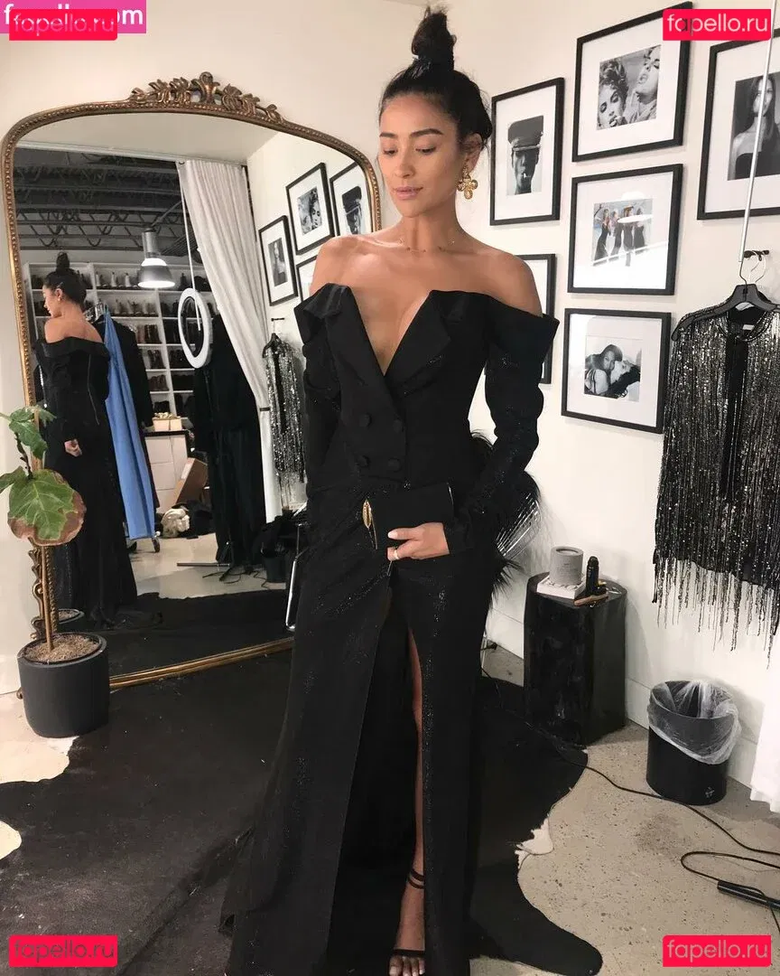 Shay Mitchell Onlyfans Photo Gallery 