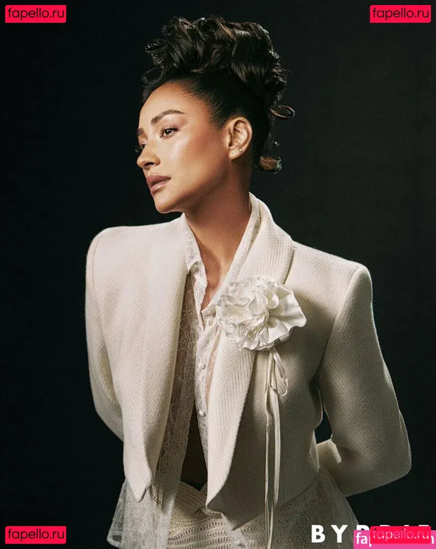 Shay Mitchell Onlyfans Photo Gallery 