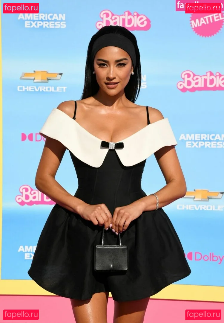 Shay Mitchell Onlyfans Photo Gallery 