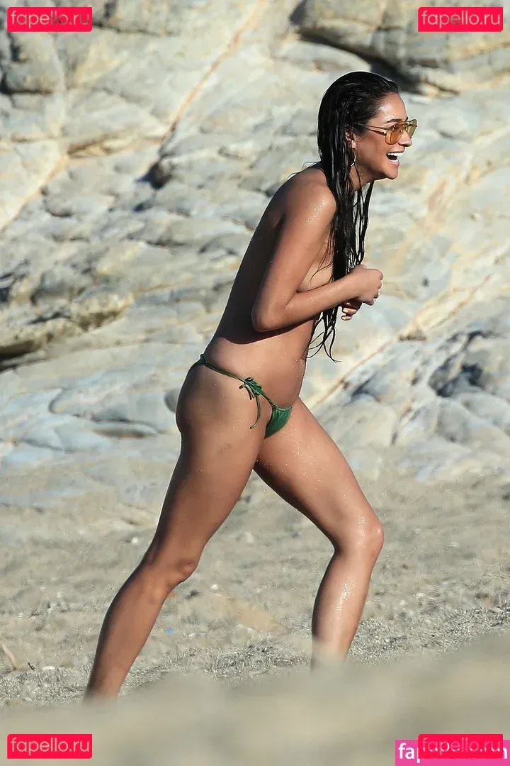 Shay Mitchell Onlyfans Photo Gallery 