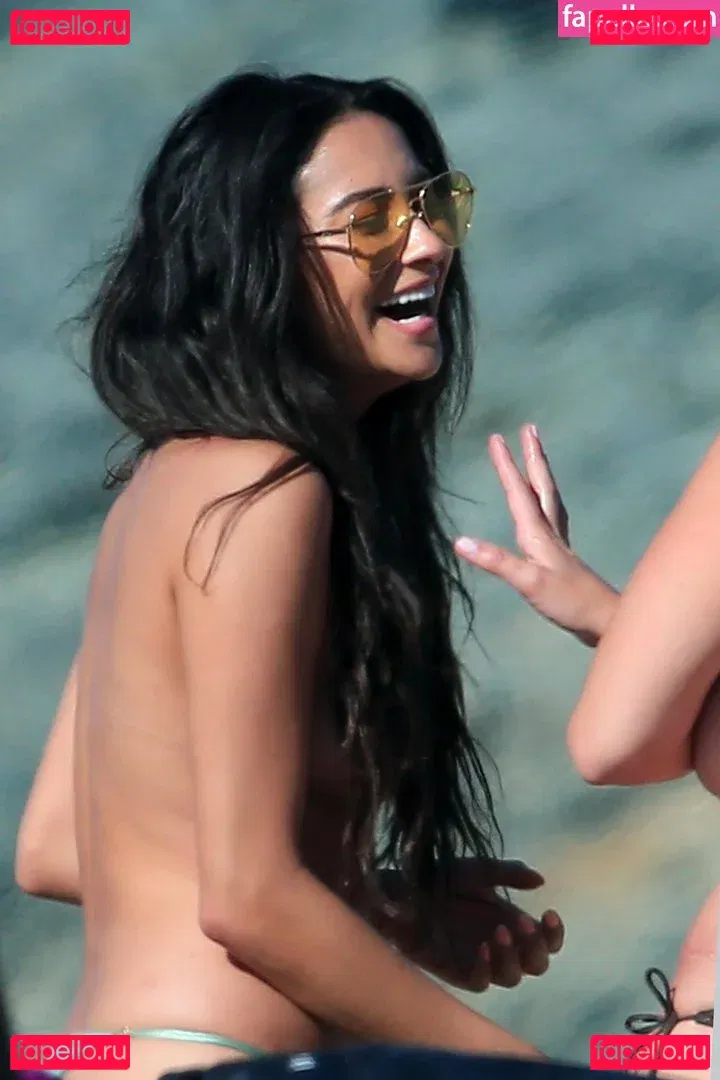 Shay Mitchell Onlyfans Photo Gallery 