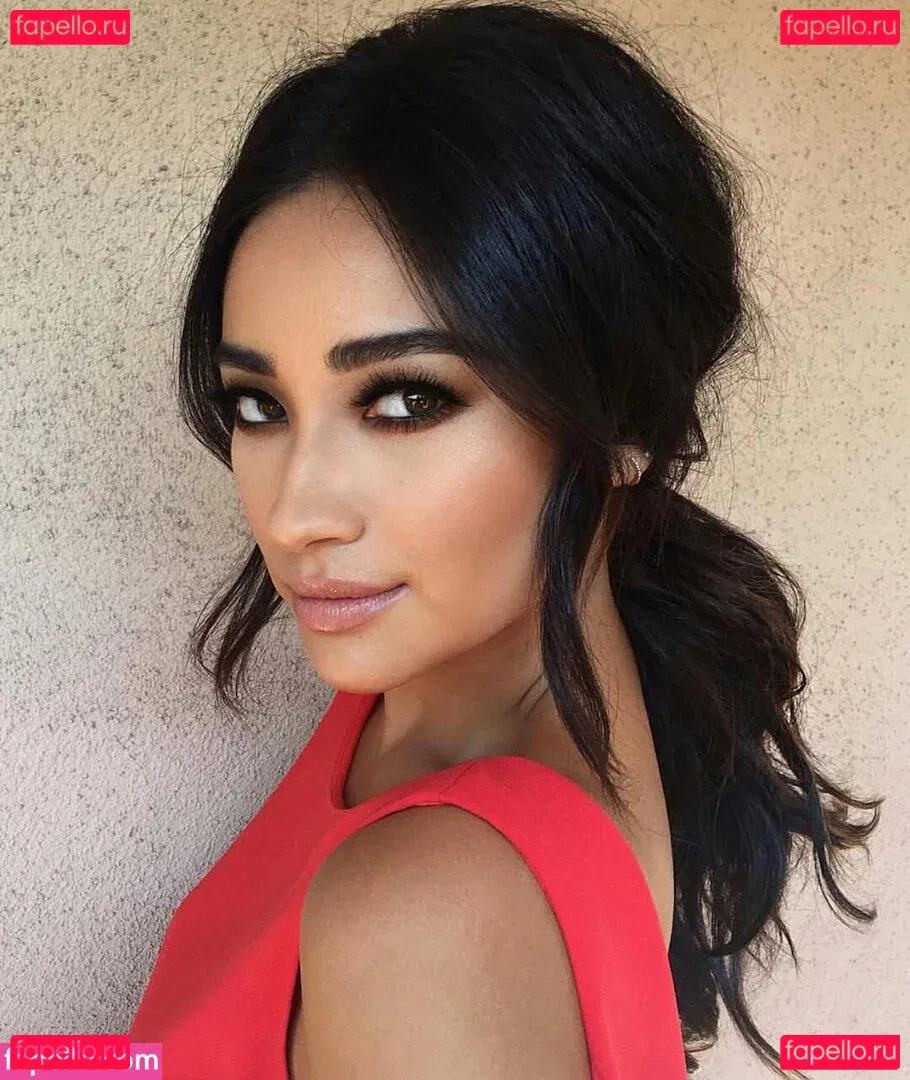Shay Mitchell Onlyfans Photo Gallery 