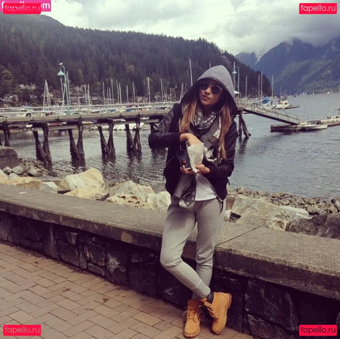 Shay Mitchell Onlyfans Photo Gallery 