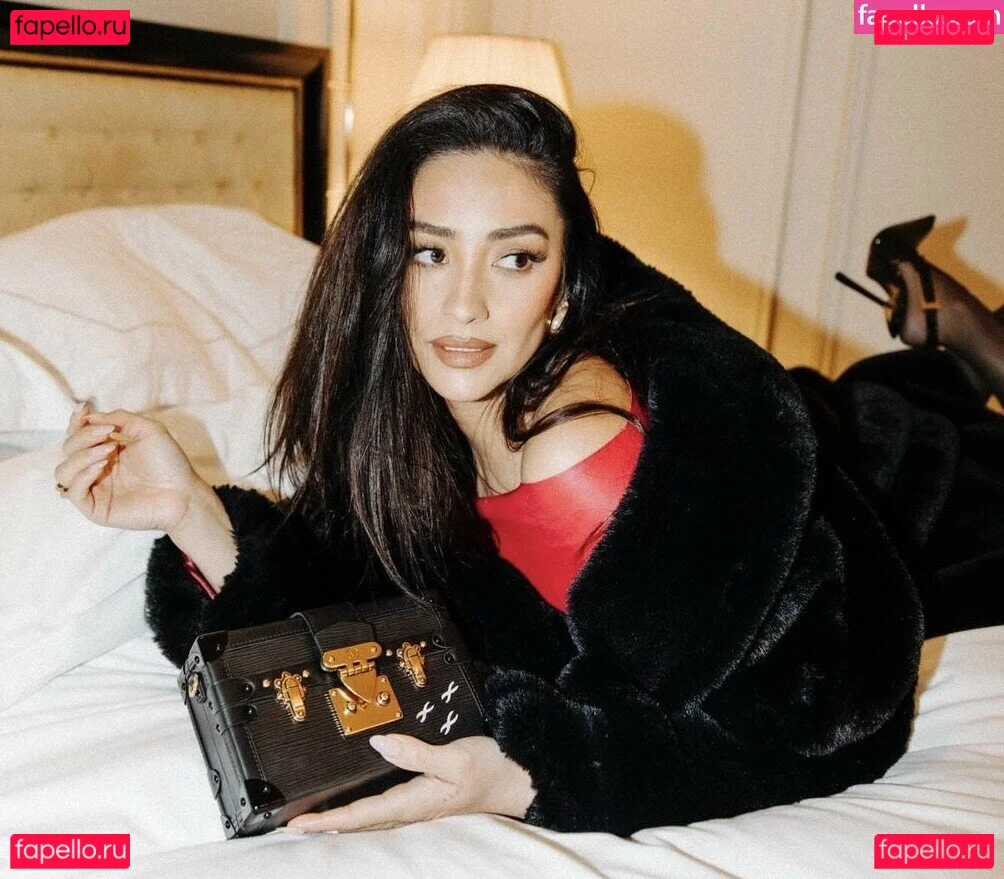 Shay Mitchell Onlyfans Photo Gallery 