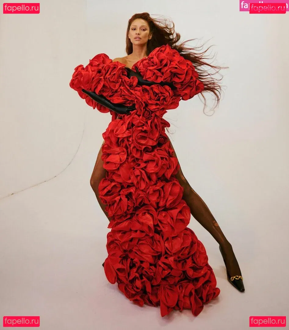 Shay Mitchell Onlyfans Photo Gallery 