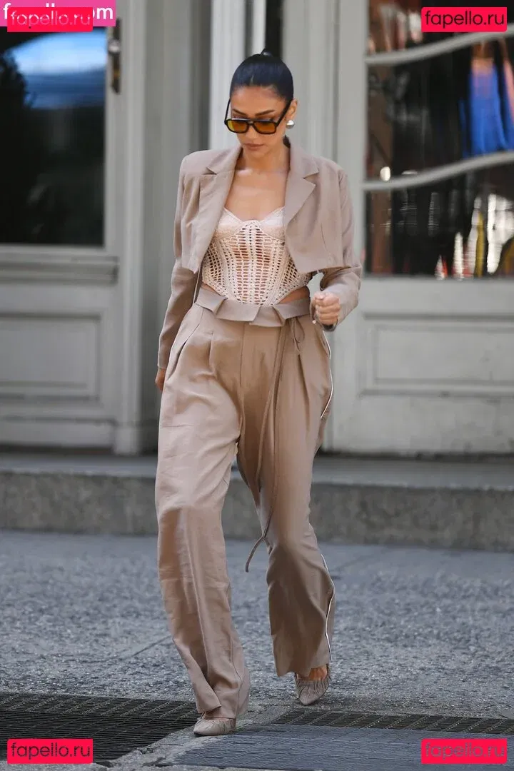 Shay Mitchell Onlyfans Photo Gallery 