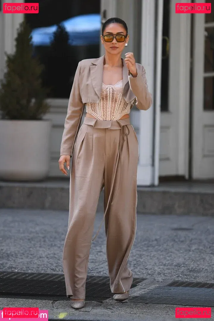 Shay Mitchell Onlyfans Photo Gallery 