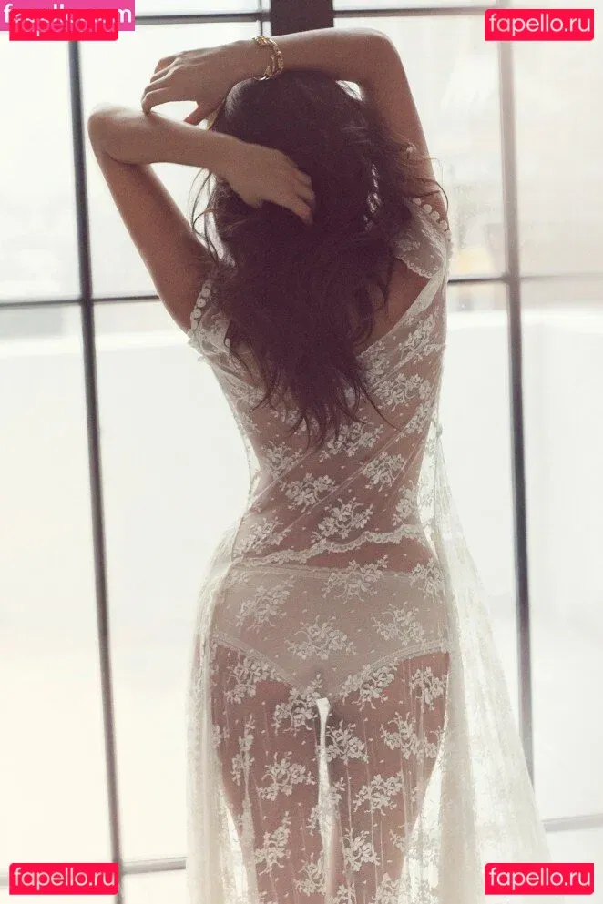 Shay Mitchell Onlyfans Photo Gallery 