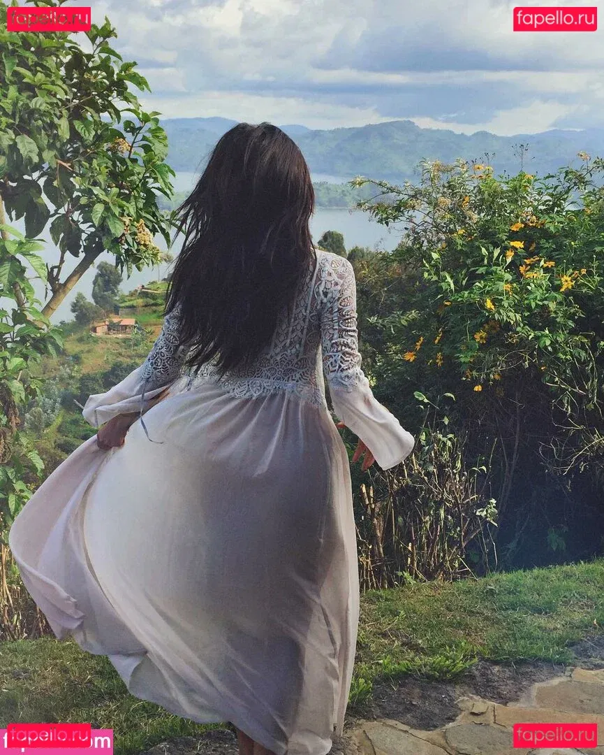 Shay Mitchell Onlyfans Photo Gallery 