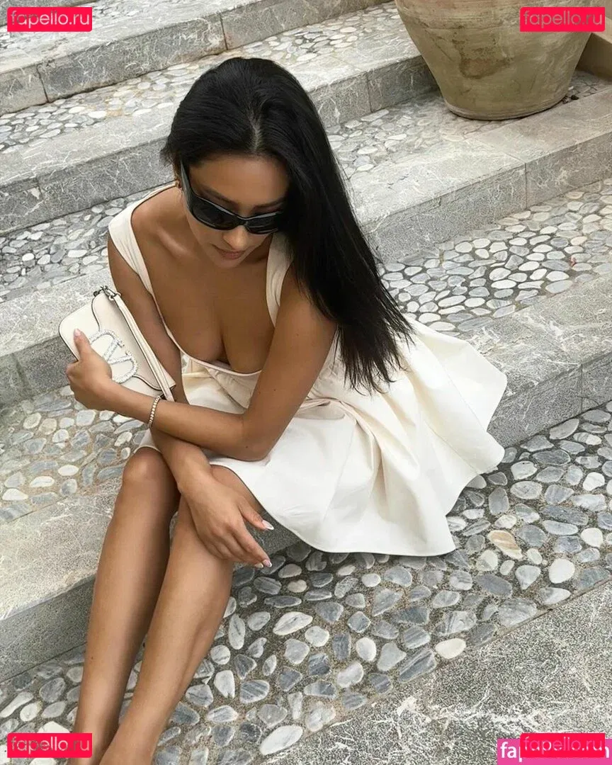 Shay Mitchell Onlyfans Photo Gallery 