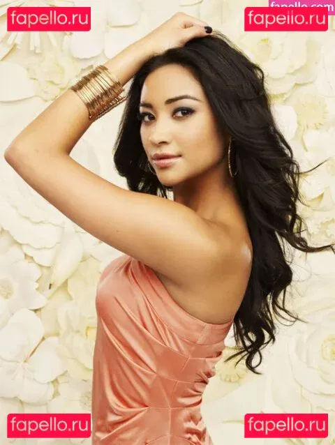 Shay Mitchell Onlyfans Photo Gallery 