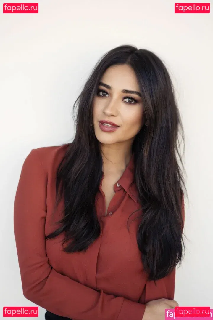 Shay Mitchell Onlyfans Photo Gallery 