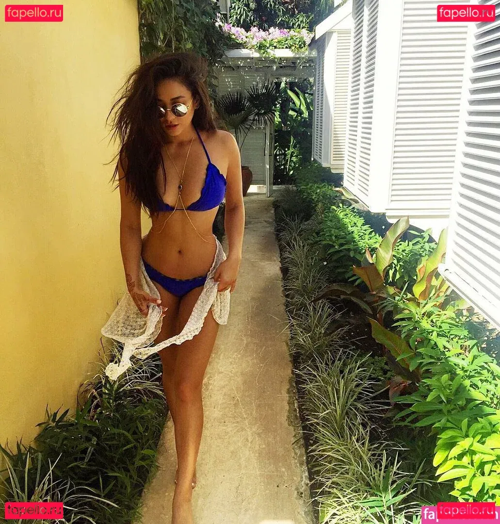 Shay Mitchell Onlyfans Photo Gallery 