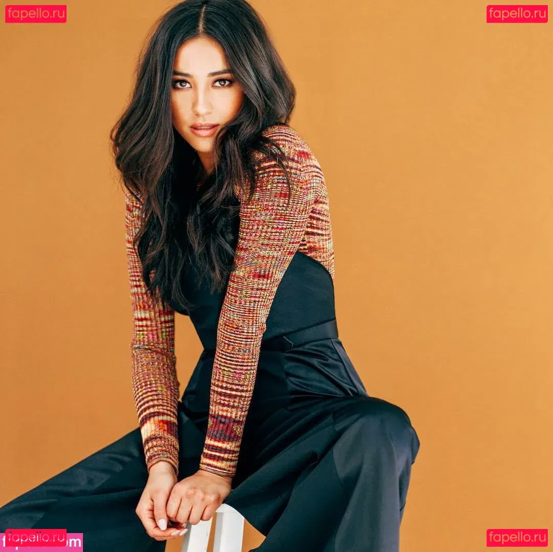 Shay Mitchell Onlyfans Photo Gallery 
