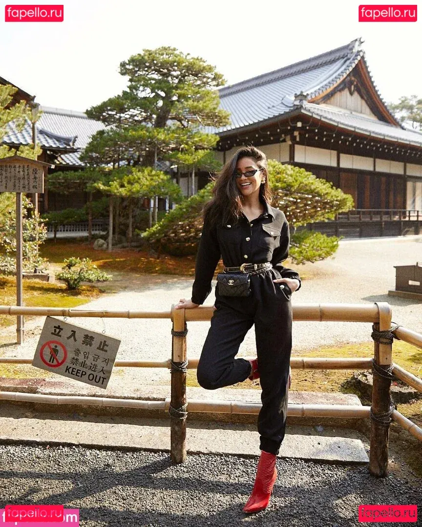 Shay Mitchell Onlyfans Photo Gallery 