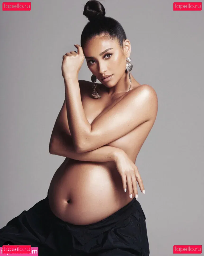 Shay Mitchell Onlyfans Photo Gallery 