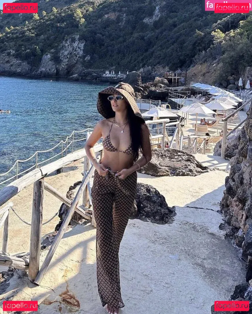 Shay Mitchell Onlyfans Photo Gallery 