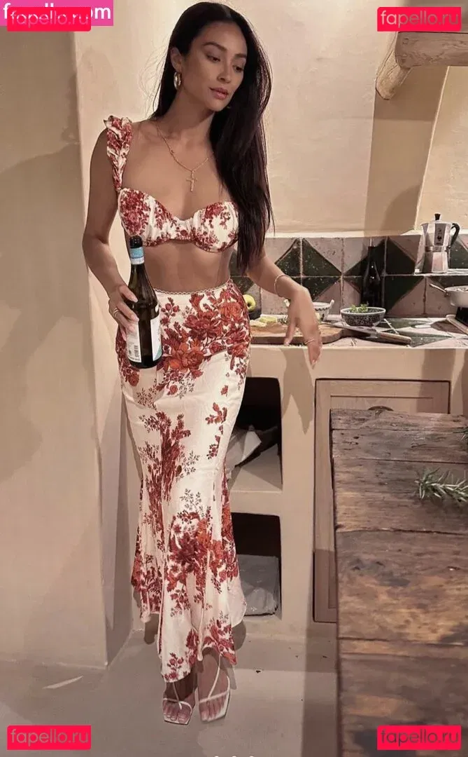 Shay Mitchell Onlyfans Photo Gallery 