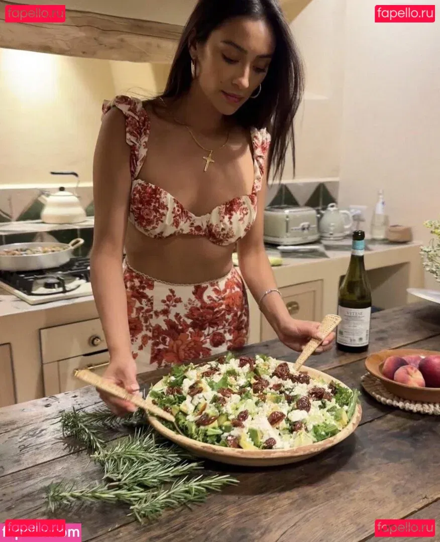 Shay Mitchell Onlyfans Photo Gallery 