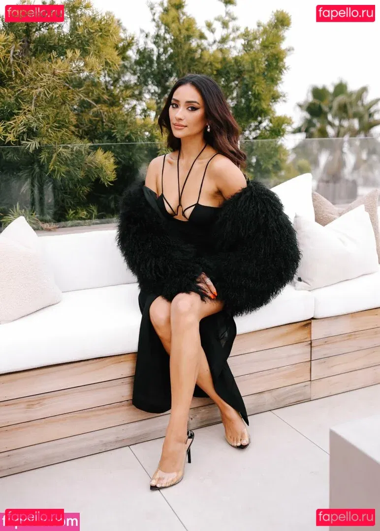 Shay Mitchell Onlyfans Photo Gallery 