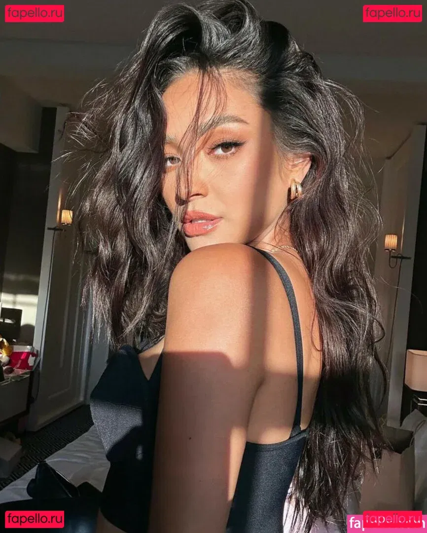 Shay Mitchell Onlyfans Photo Gallery 