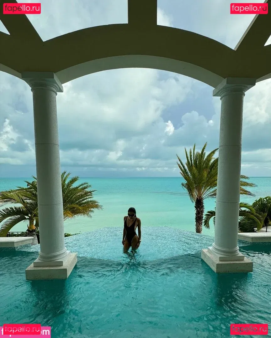 Shay Mitchell Onlyfans Photo Gallery 