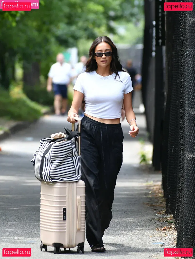 Shay Mitchell Onlyfans Photo Gallery 