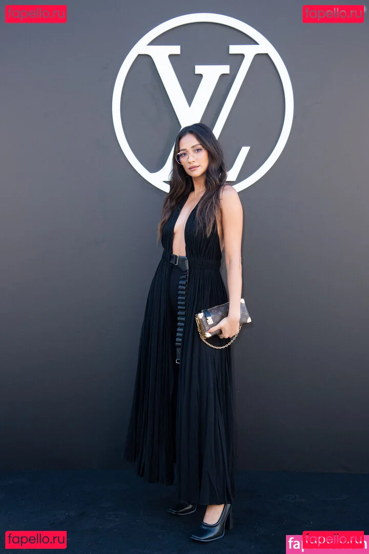 Shay Mitchell Onlyfans Photo Gallery 