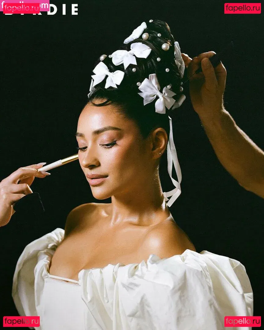 Shay Mitchell Onlyfans Photo Gallery 